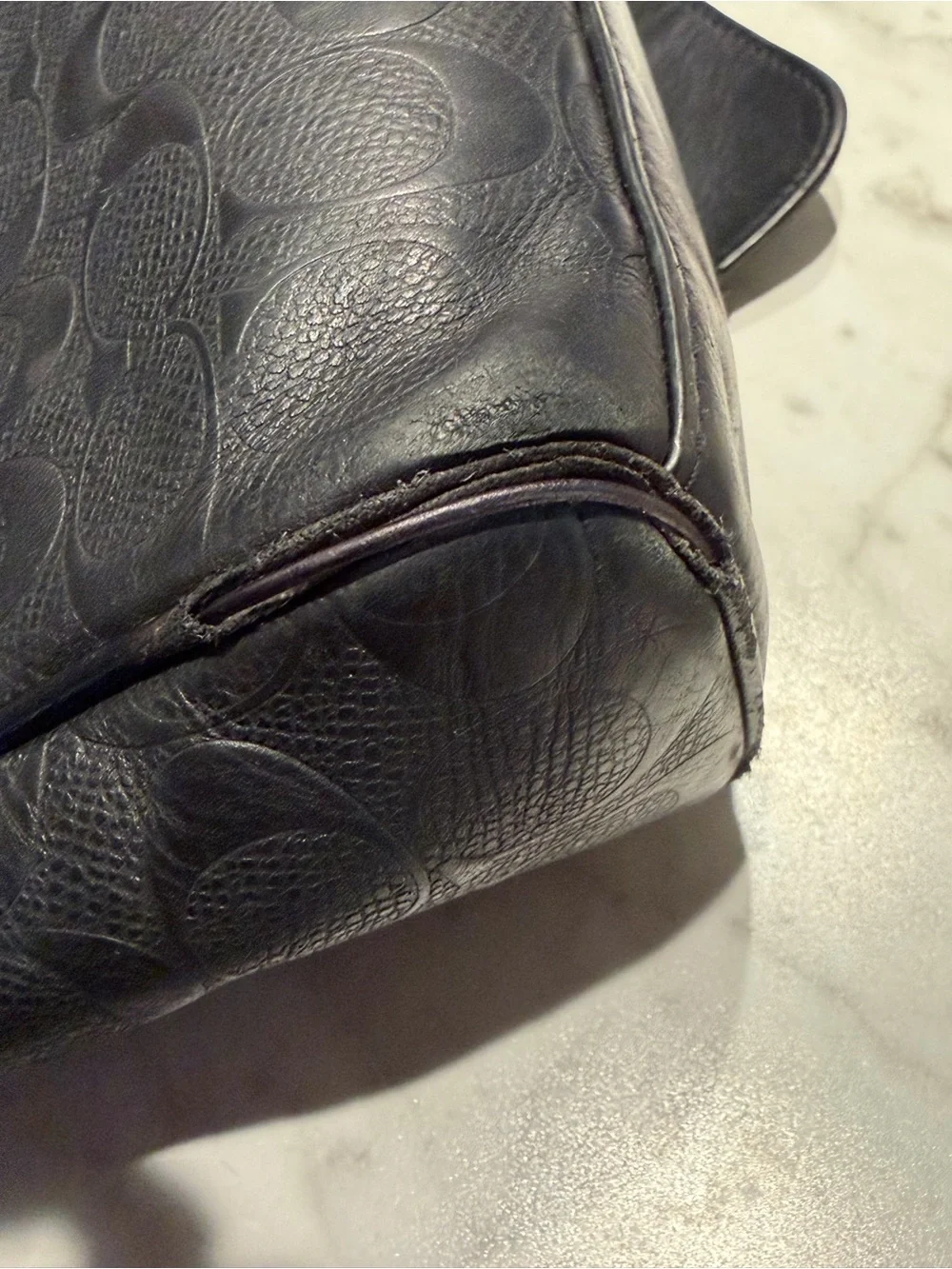 Coach Men's black Leather Signature Messenger Bag with Adjustable Strap